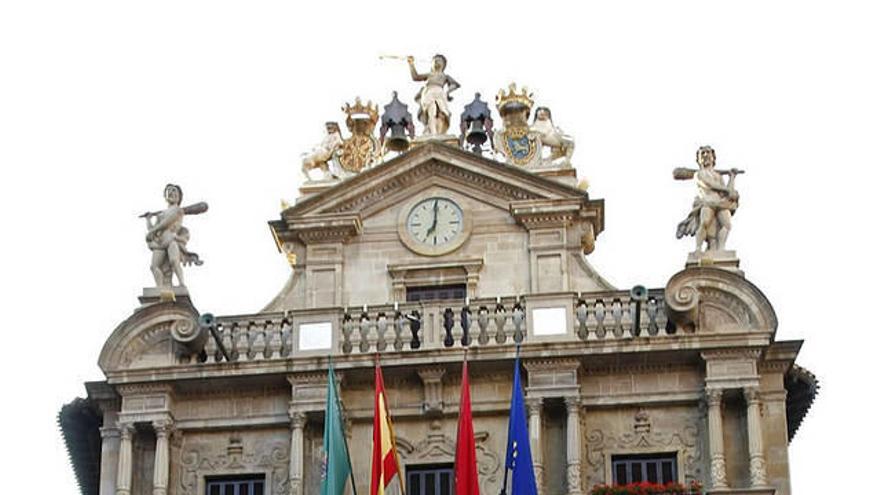 Fachada del Ayuntamiento de Pamplona, el más endeudado, con casi 89 millones de euros.