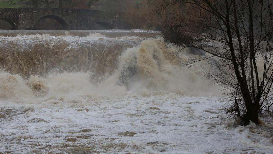 Las precipitaciones y el deshielo provocan crecidas en varios ríos de Navarra
