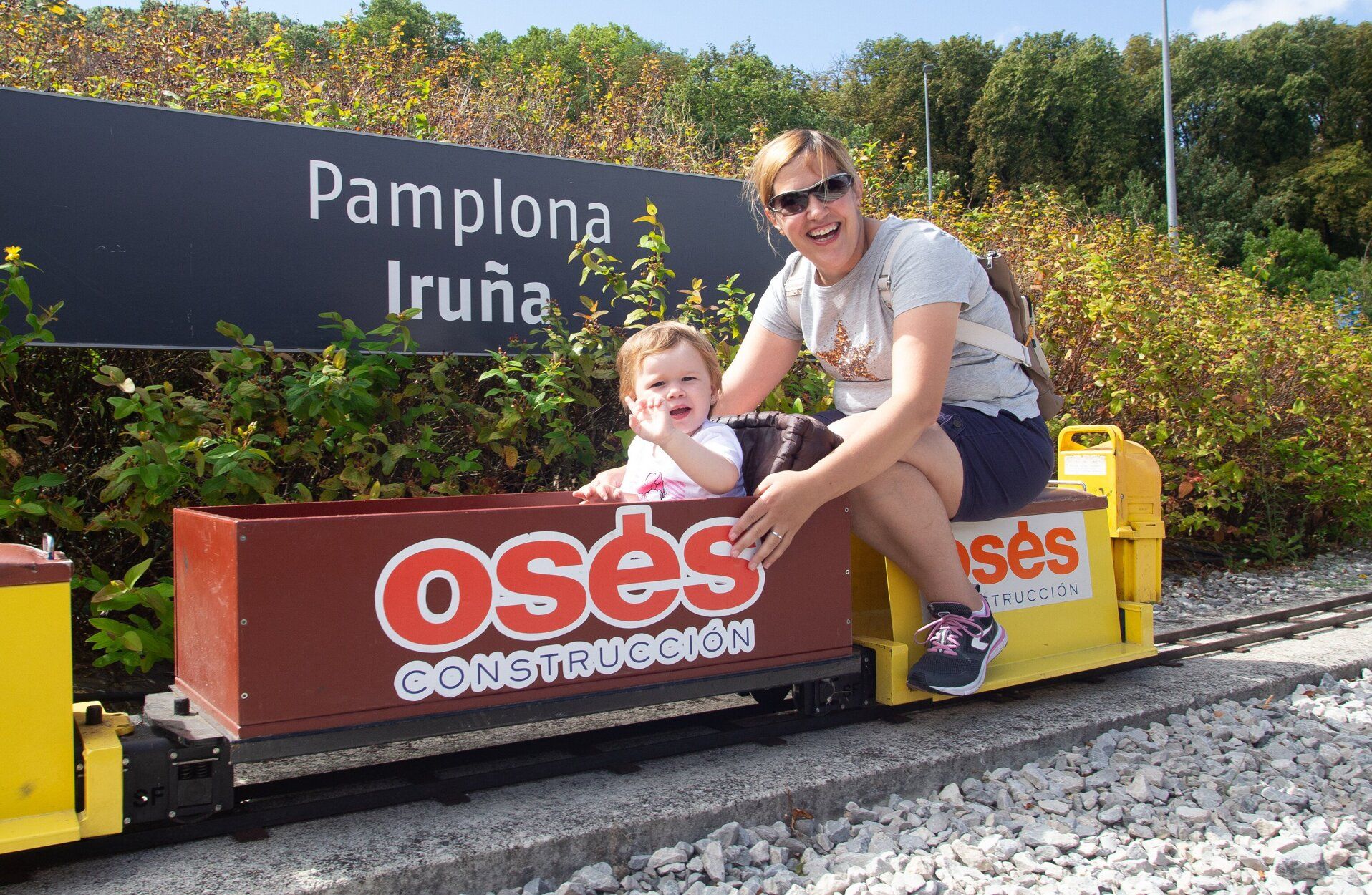 FOTOS | Budimir disfruta con su familia y se monta en el tren de Trinitarios