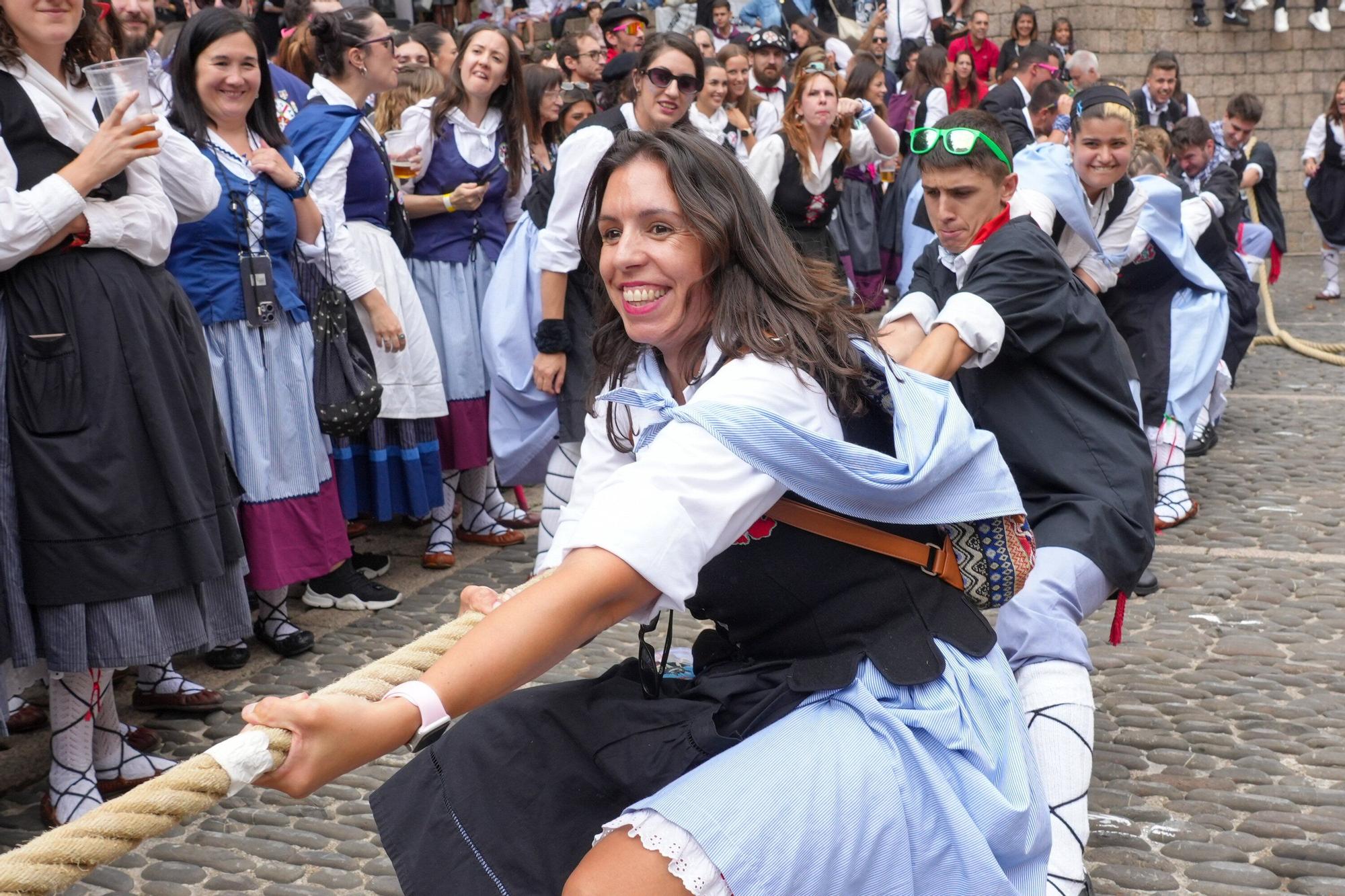 En imágenes: Blusas y neskas triunfan en los herri kirolak