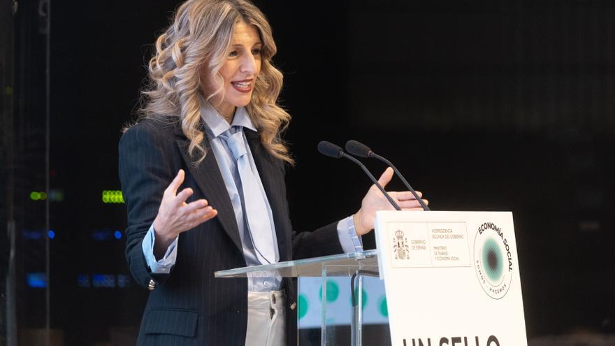 Trabajo acuerda con los sindicatos subir el salario mínimo a 1.221 euros sin la participación de la patronal