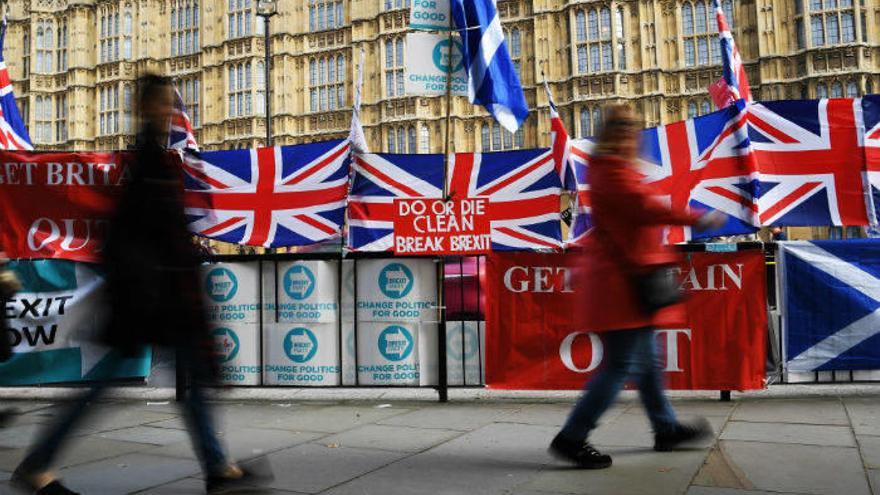 Protesta ante el Parlamento británico de proeuropeistas británicos.