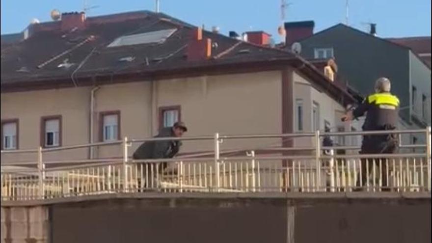 Detenido un hombre en Barakaldo tras amenazar con un cuchillo a la Policía Local