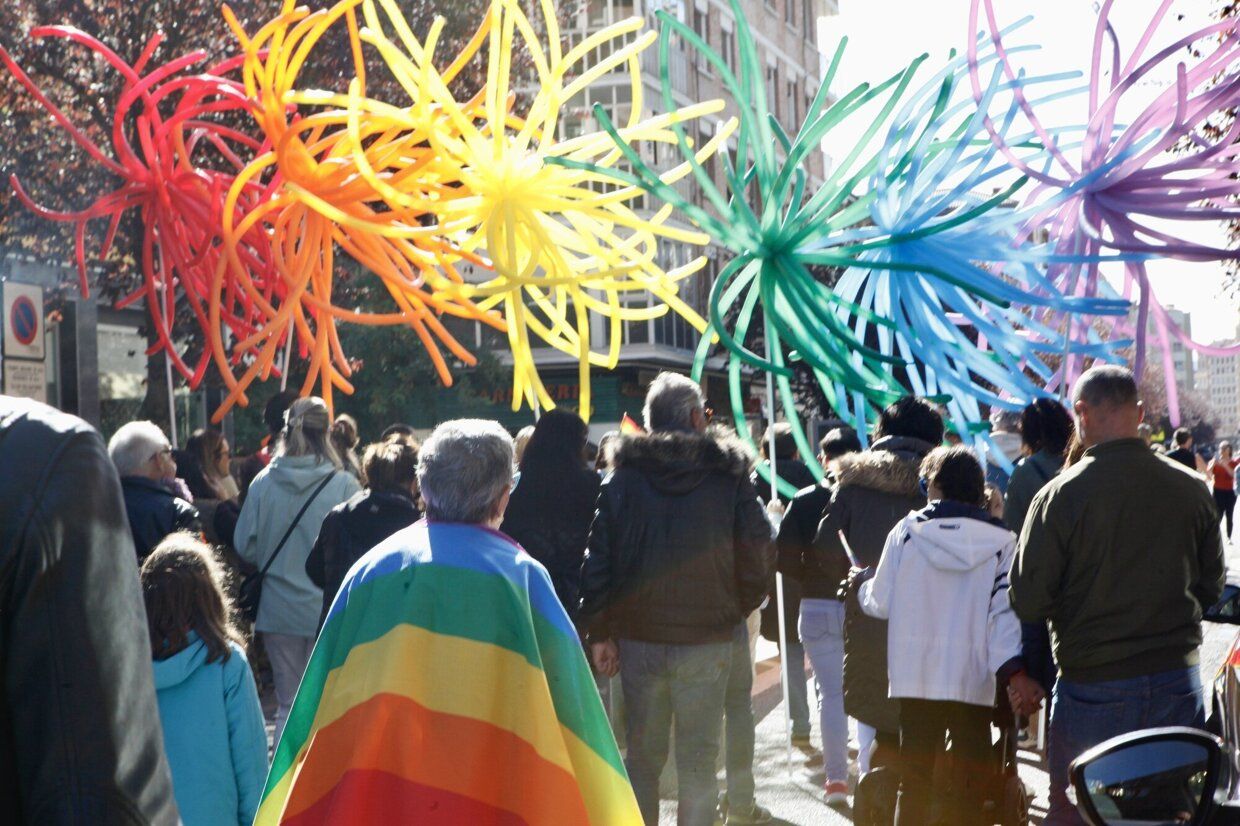 En imágenes: éxito absoluto en la fiesta contra de la LGTBIfobia de la zona Gorbea de Vitoria