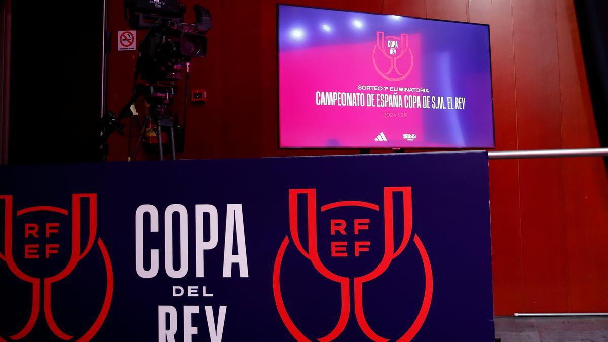 Una cámara en el salón de actos de la sede de la RFEF en un sorteo de la Copa del Rey