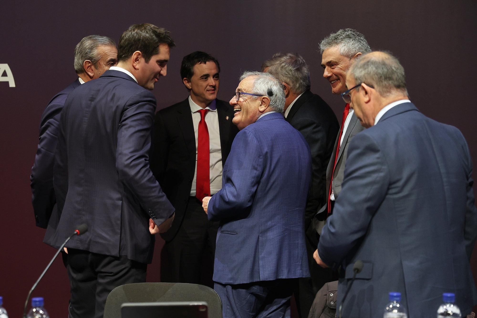Fotos de la Asamblea de socios de Osasuna en Baluarte
