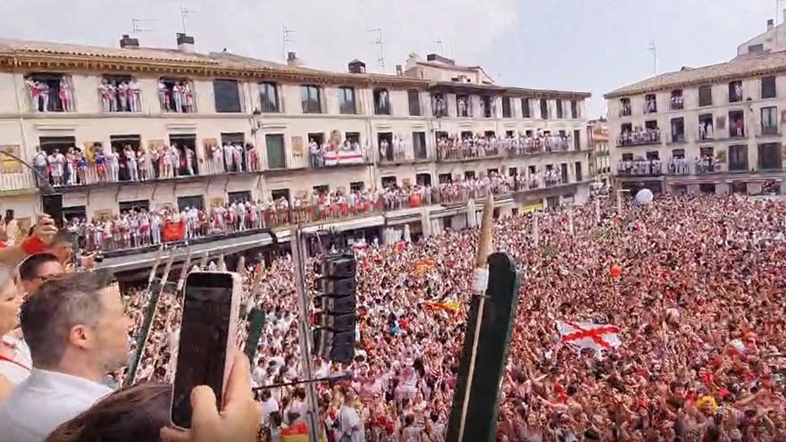 Vuelve a sonar el 'Que viva España' de Manolo Escobar en la plaza de los fueros de Tudela