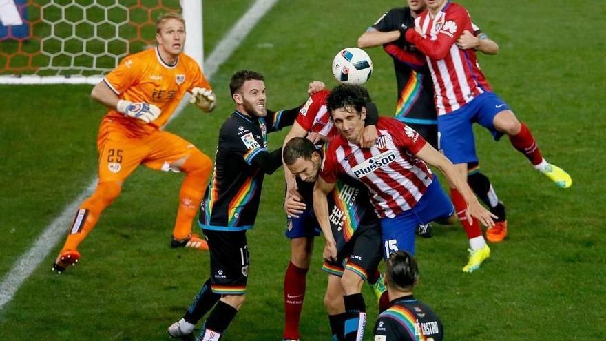 Correa y Griezmann clasifican a un Atlético práctico