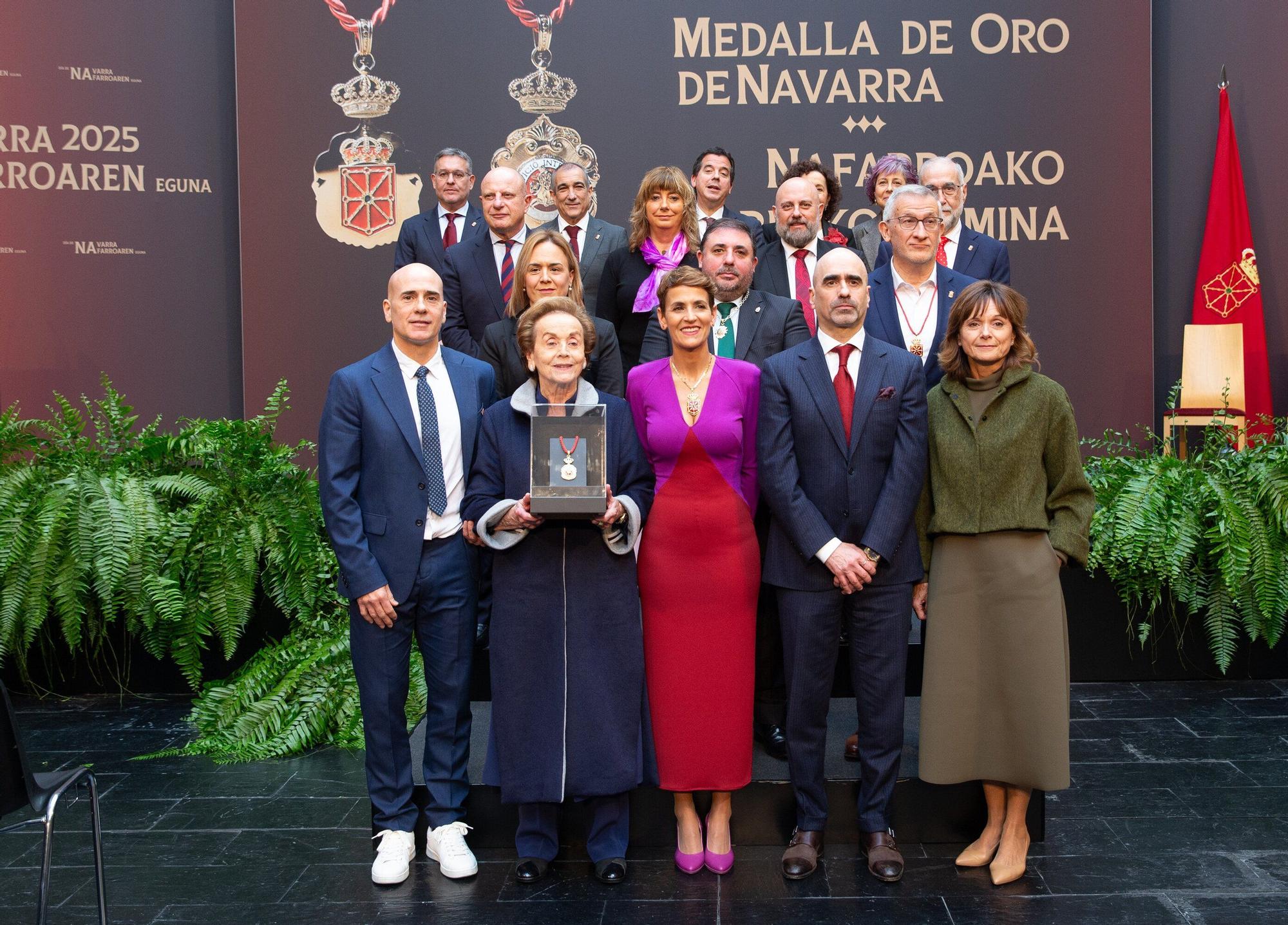 Fotos de la entrega de la Medalla de Oro de Navarra a Manuel Torres a título póstumo