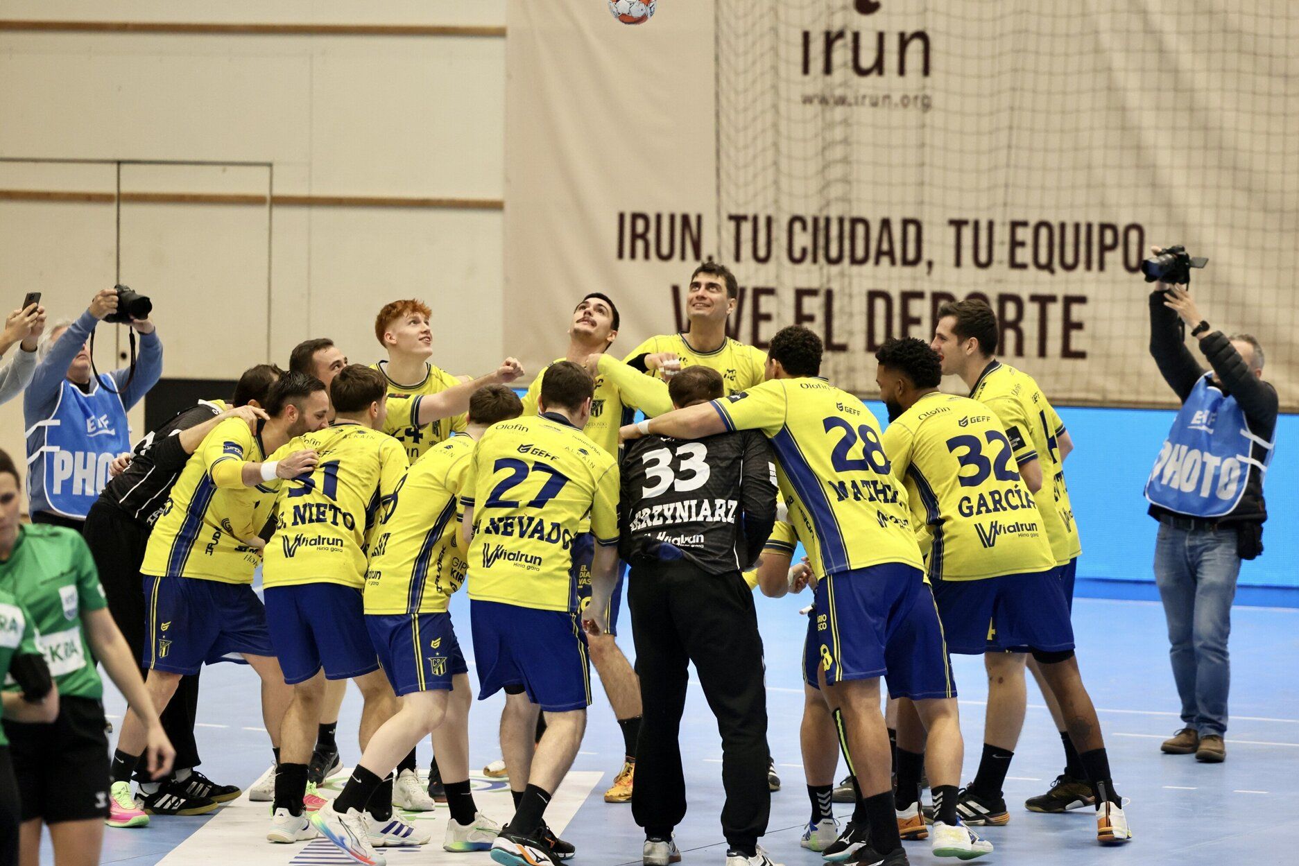Alegría en Artaleku con la gran clasificación del Bidasoa en la EHF European League
