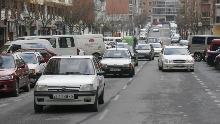 Diez atendidos por inhalación de humo en el incendio de una lonja en Vitoria