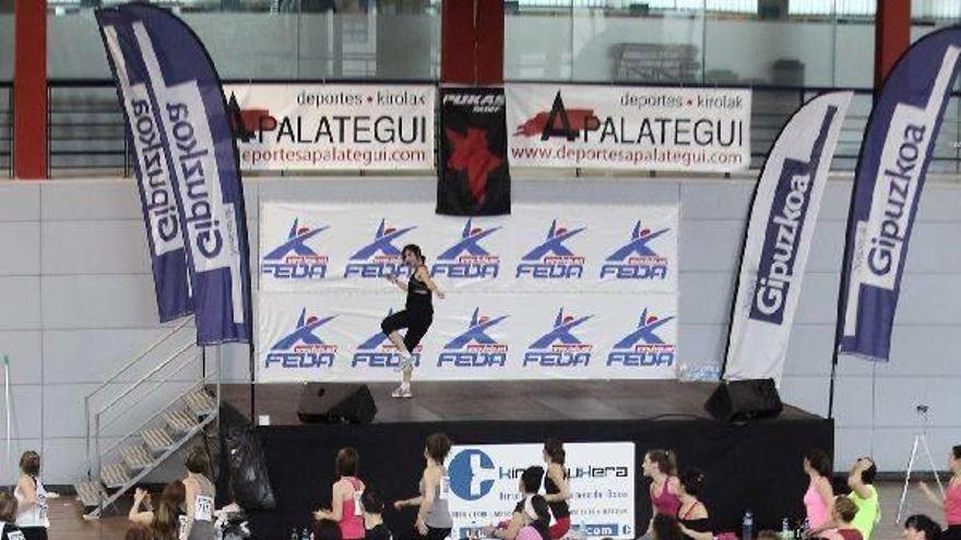 El aerobithón del polideportivo de  Benta Berri atrajo a 270 participantes