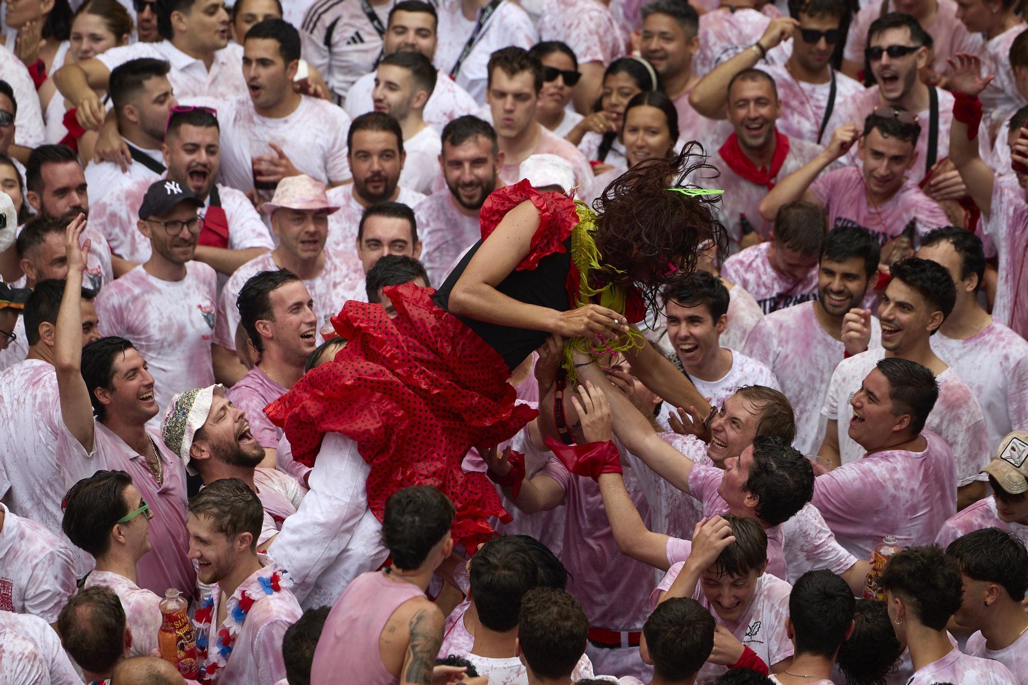 Fotos del  Chupinazo de San Fermín 2025 en Pamplona: ¡La fiesta más internacional se enciende con un grito solidario por Palestina!