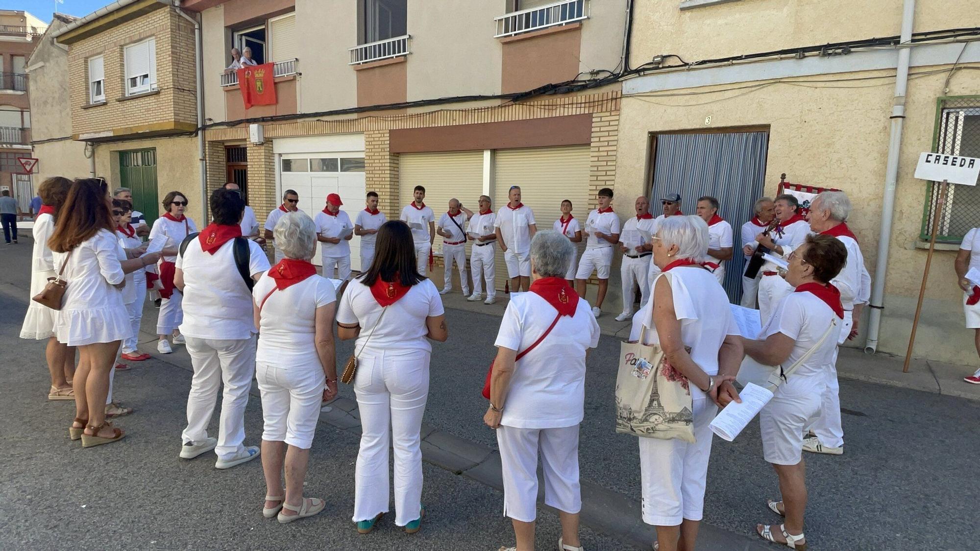Imágenes de la concentración de Auroros de Navarra en Funes