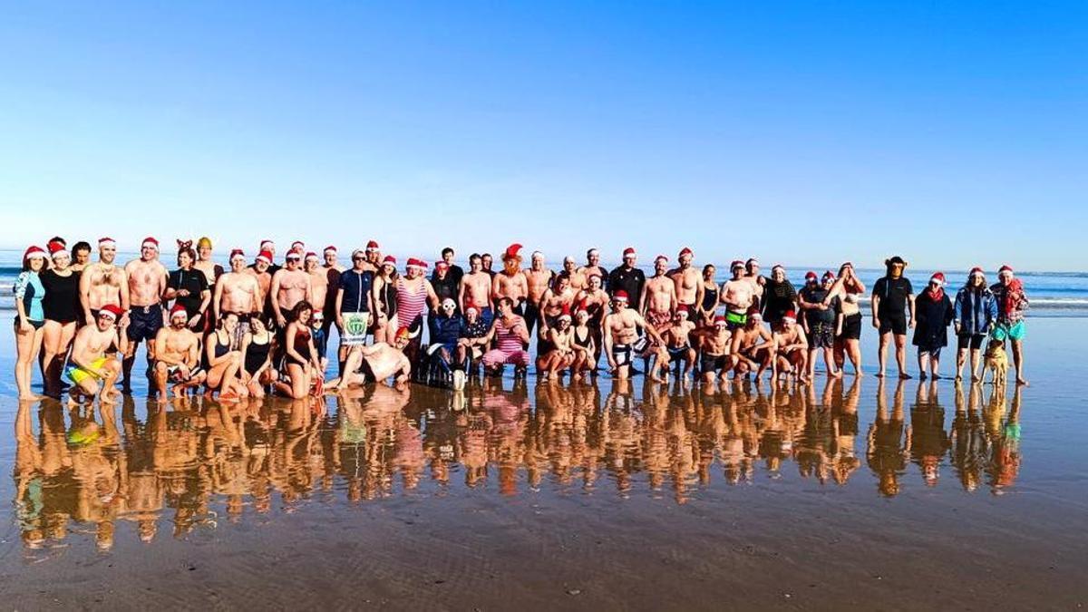 Foto de familia tras el baño en Hendaia