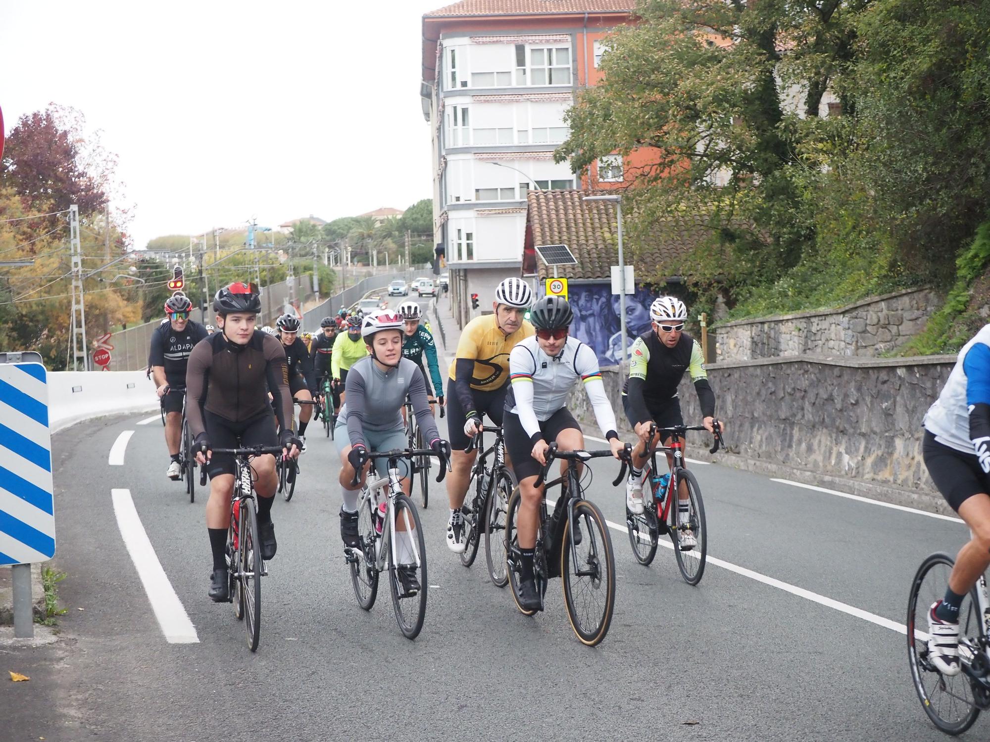 Fiesta ciclista en Deba