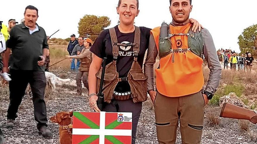 Leire Egaña, en tierras murcianas, acompañada de su juez.  | FOTO: A.E.