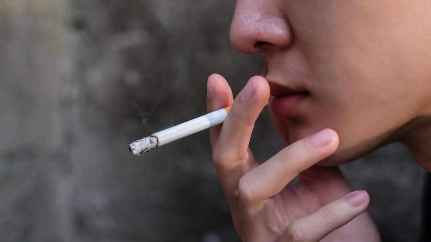 Esta es la multa que deberás pagar si le &#039;pillan&#039; a tu hijo menor de 18 años fumando