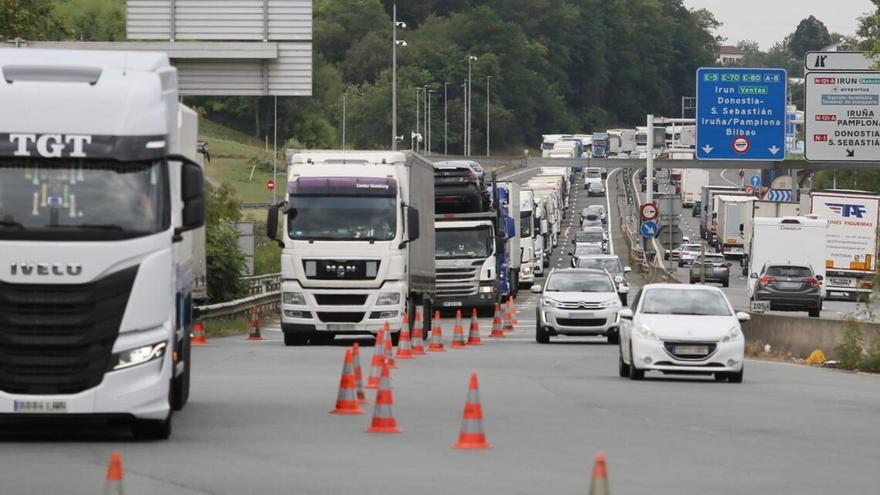 Retenciones de 8 kilómetros en la AP-8 a partir de la frontera con Francia