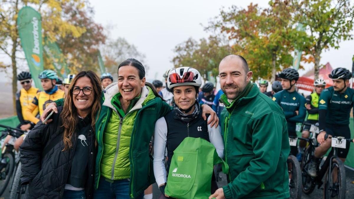 Lourdes Oyarbide, ya retirada, recibió un homenaje en los prolegómenos