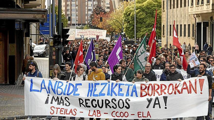 Profesores y estudiantes salen a la calle en el segundo día de huelga en FP