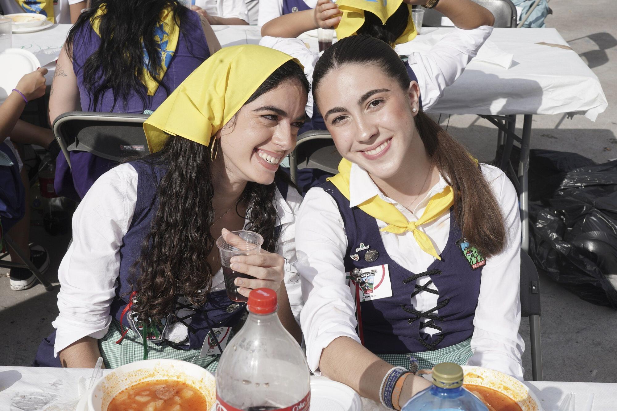 Más de 3.600 personas en la comida de cuadrillas de Basauri: “Es es indescriptible, se nos está yendo de las manos”
