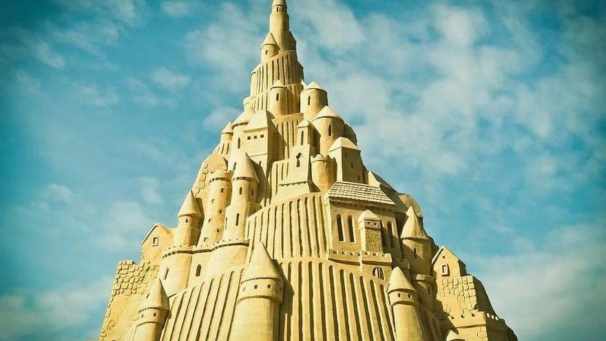Castillo de arena gigante.