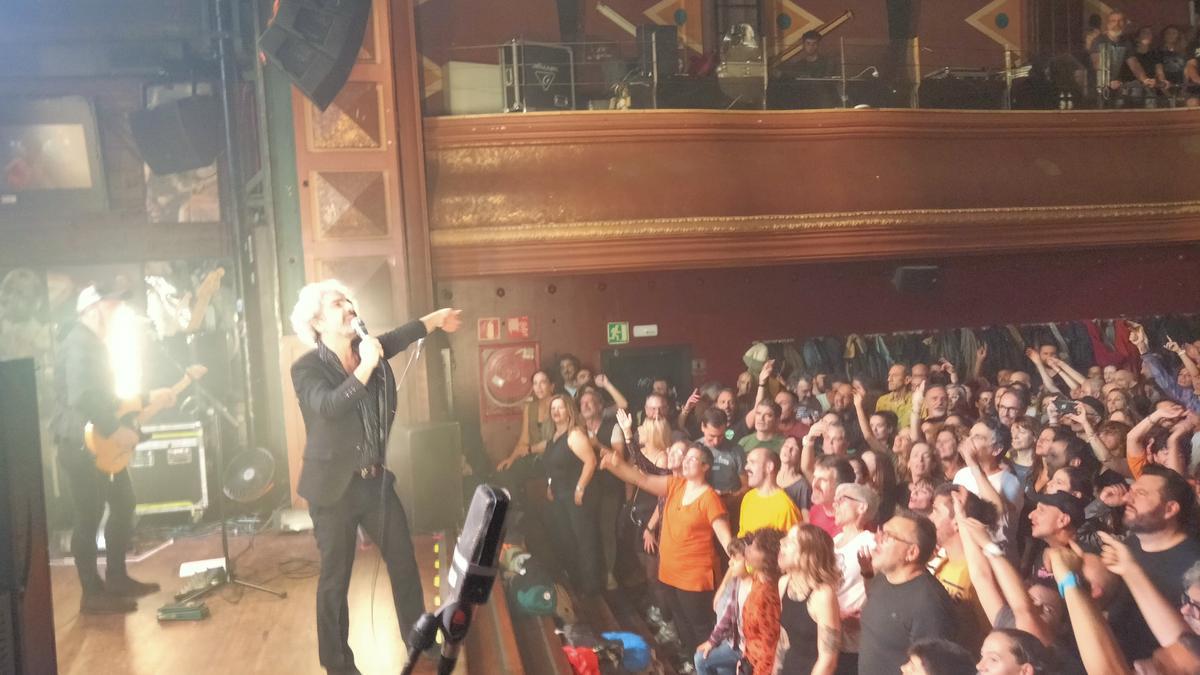 Concierto de León Benavente en Bilbao.