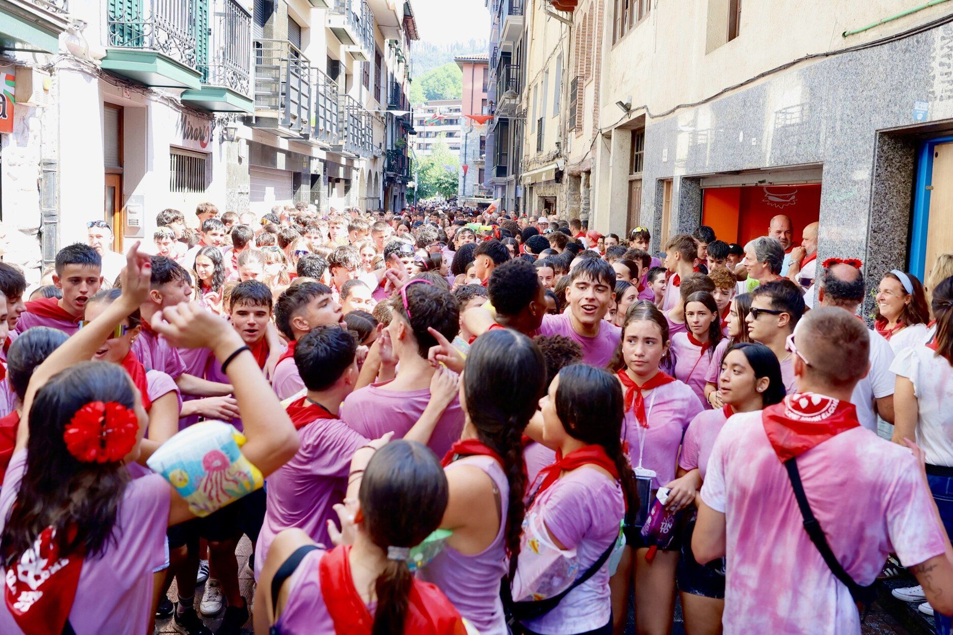 Fiesta de vino tinto en Elgoibar con el Txiki Eguna
