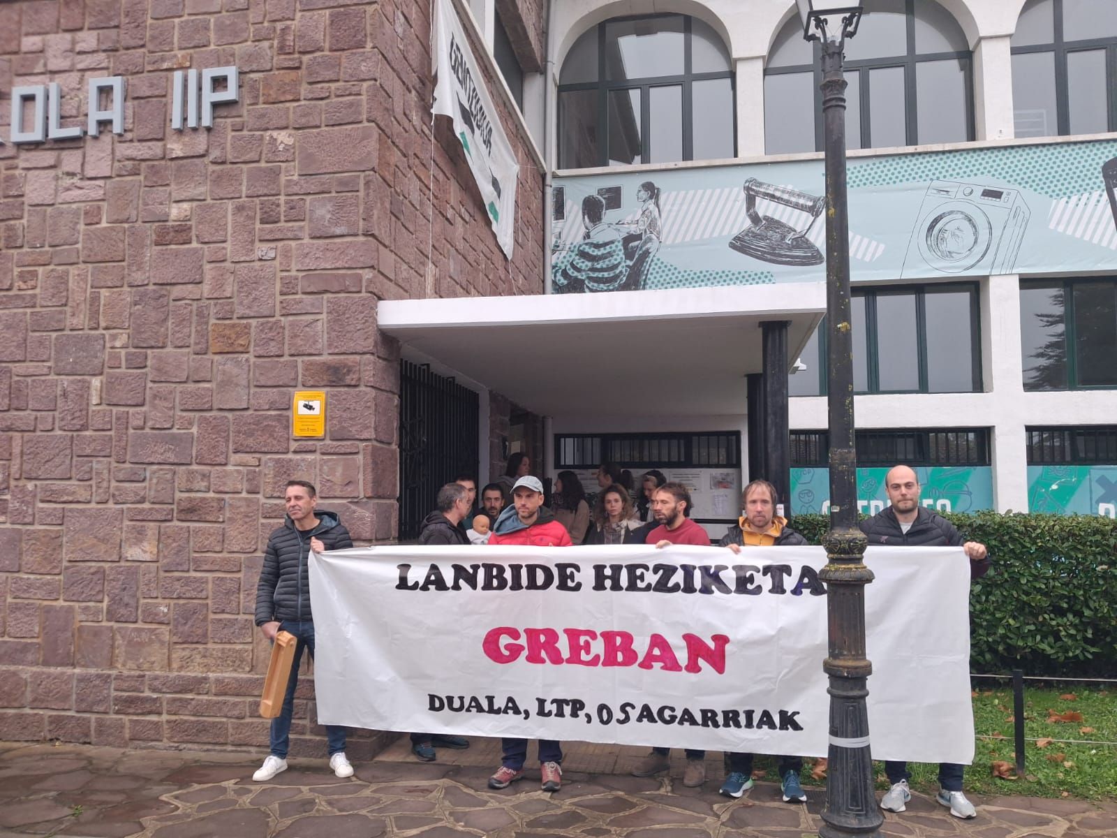 Fotos de la huelga de docentes de Formación Profesional (FP) en Navarra