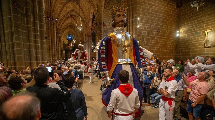 Pamplona despide el Privilegio con un consenso para permitir el baile de la Comparsa de Gigantes y Cabezudos en la Catedral