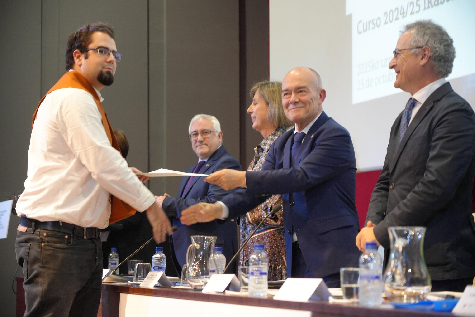 En imágenes: Graduación del curso 2024-2025 en la Escuela de Ingeniería de Vitoria-Gasteiz