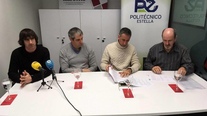 Javier Lerga, Víctor Lerga, Guillermo Erice y Antonio Díaz, en la firma del convenio.