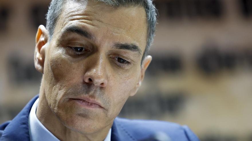 Sánchez tira de sarcasmo al ser interpelado por la financiación del PSOE en un tenso interrogatorio en el Senado