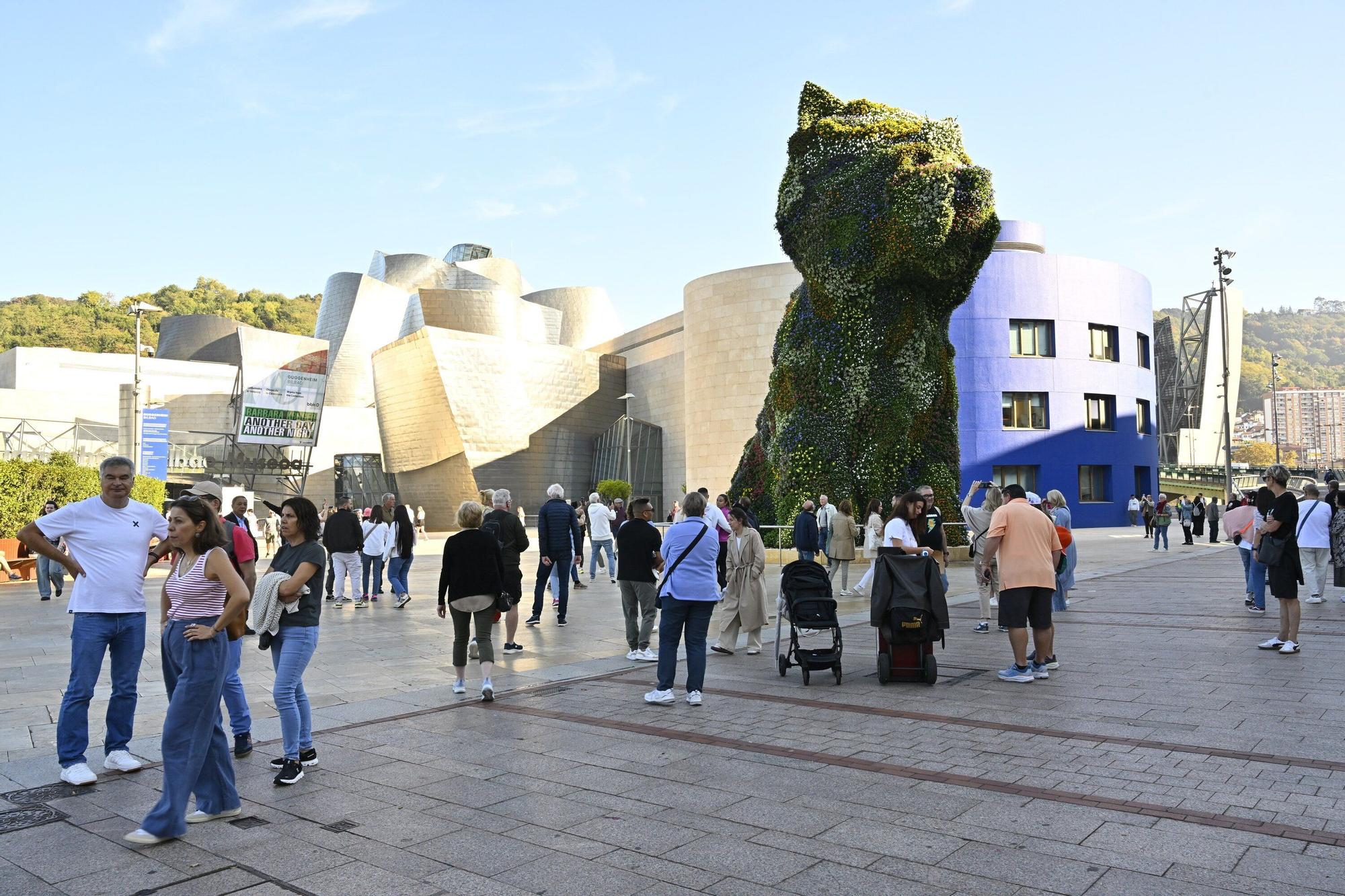 El Museo Guggenheim acoge a miles de visitantes en su 28º cumpleaños