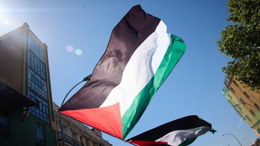 Marea Palestina alerta de una orden de retirar banderas en apoyo a Gaza en colegios y la C.Madrid niega la instrucción