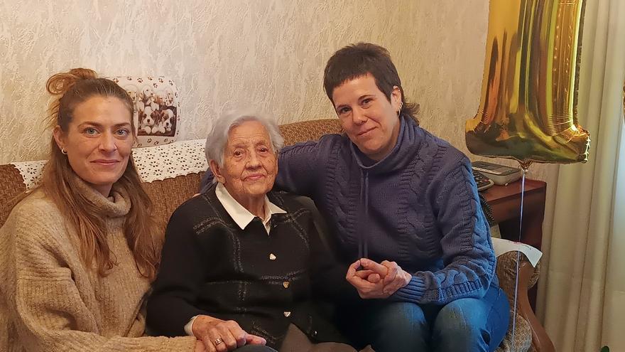 Ana Vallejo, vecina de Barakaldo, cumple 100 años: “El secreto es ser buena gente, amar al prójimo y tener una alimentación sana&quot;