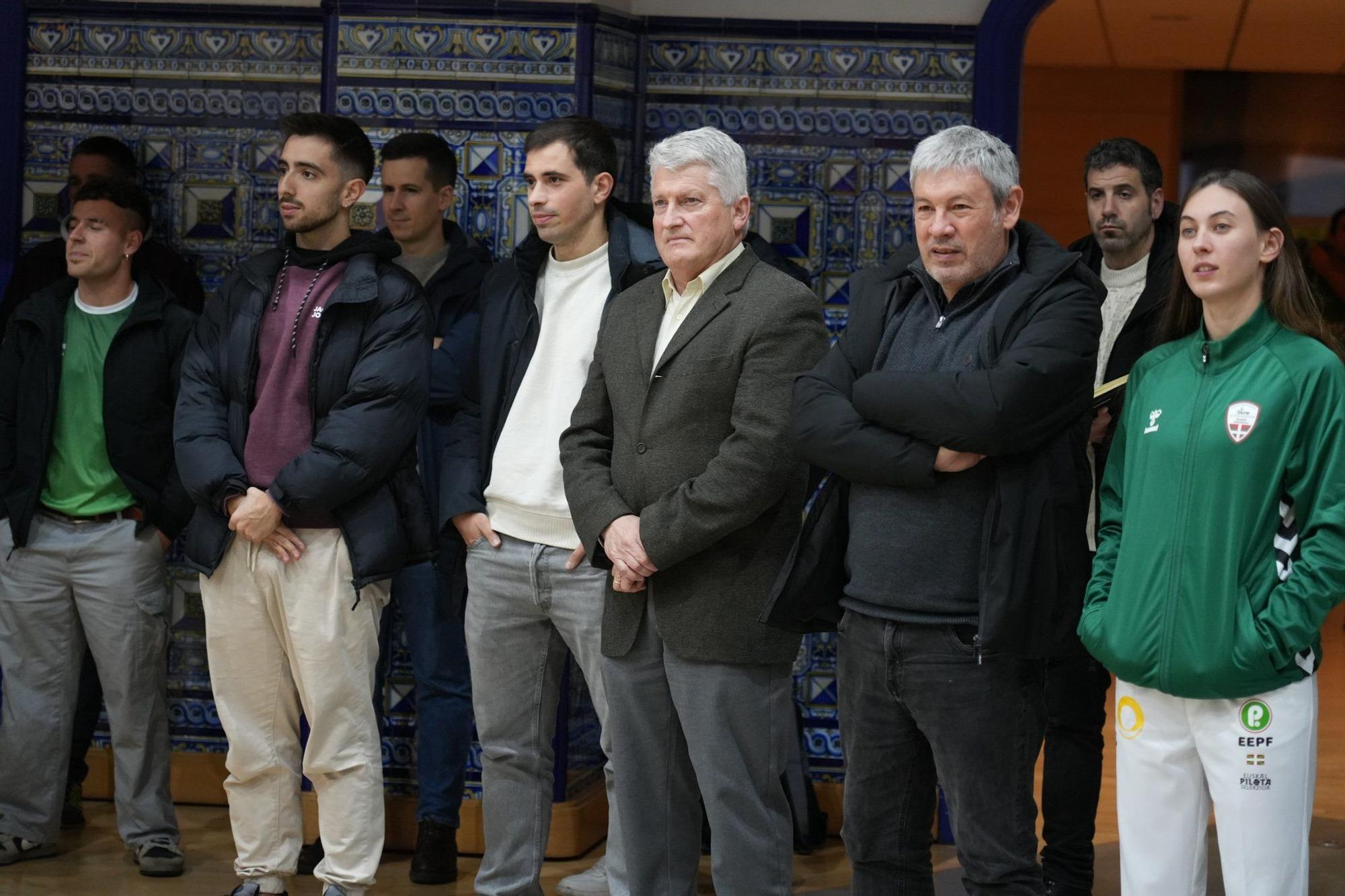 La Federación de Euskadi presenta a los pelotaris de Euskal Selekzioa que competirán en la Liga de Naciones de 36 metros en Bilbao.