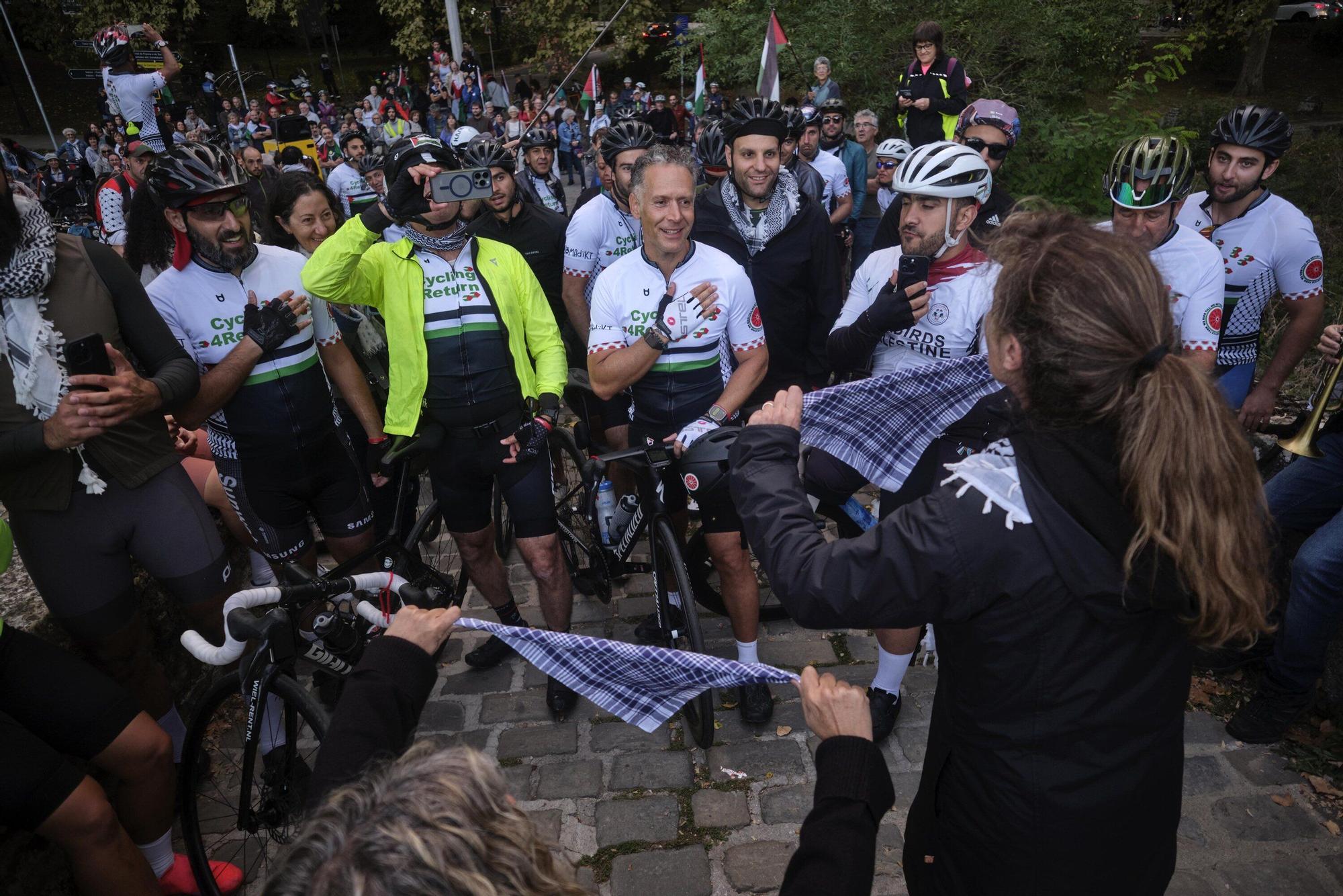 'Cycling for Gaza': un centenar de ciclistas palestinos llegan a Pamplona