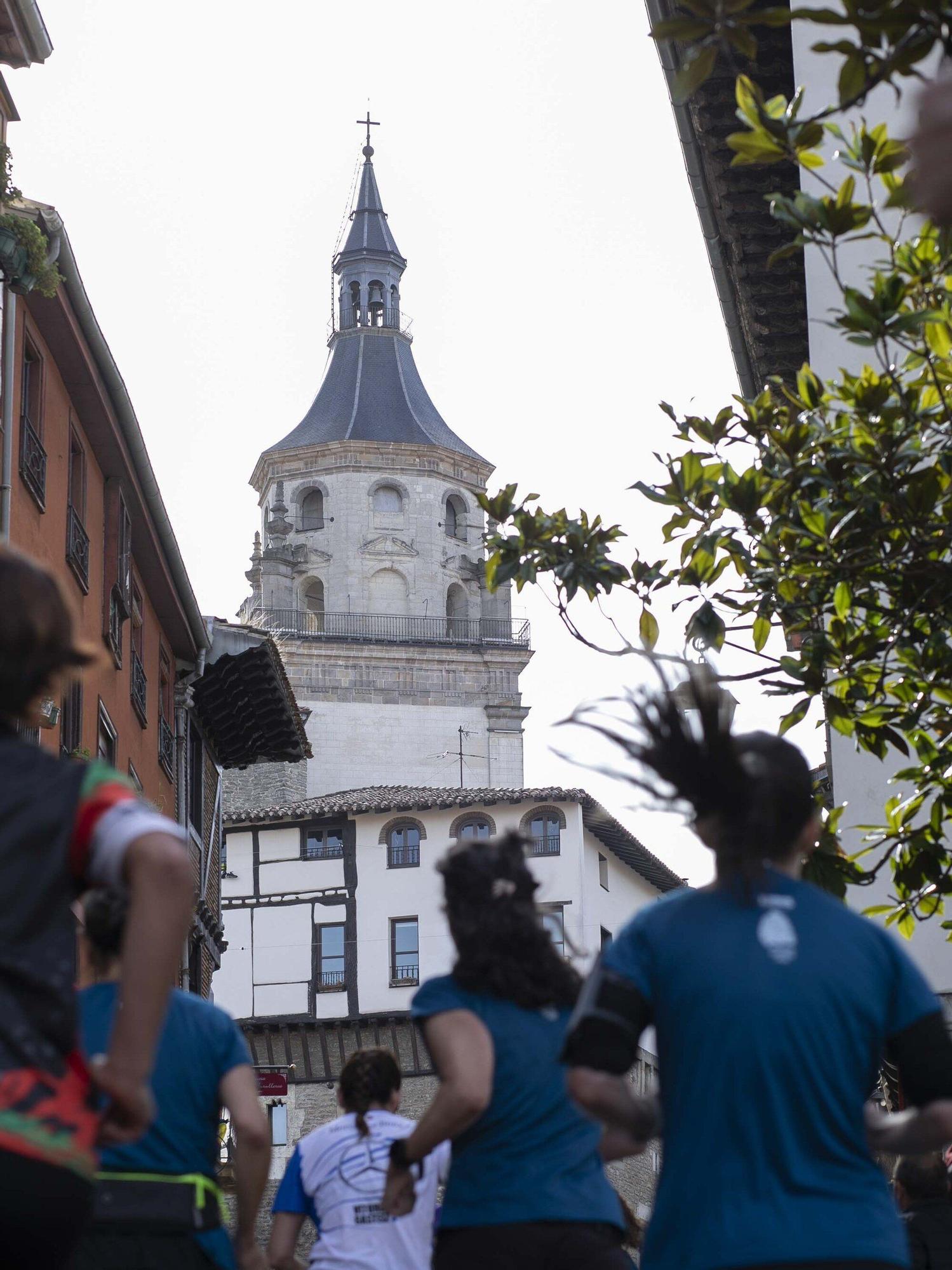 En imágenes: Miles de personas participan en La Conquista de la Almendra