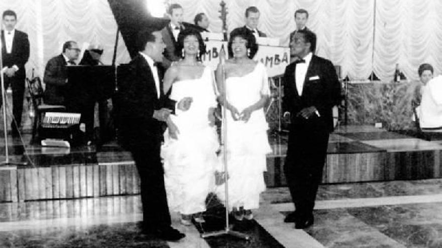 El grupo Xumba actuó en la inauguración de abril de 1963.