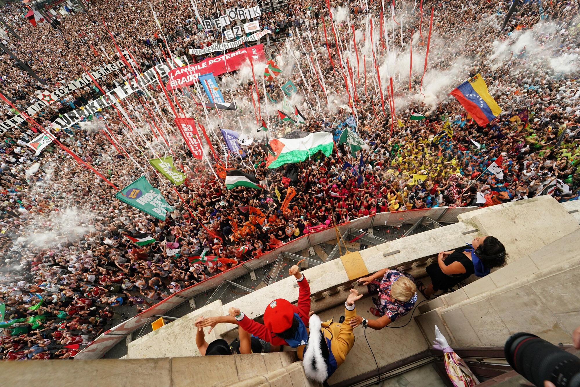Bilbao está de fiesta: fotos del primer día de Aste Nagusia 2025