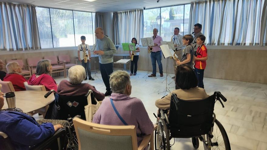 El salario que pide ELA para quienes cuidan a personas mayores en Navarra