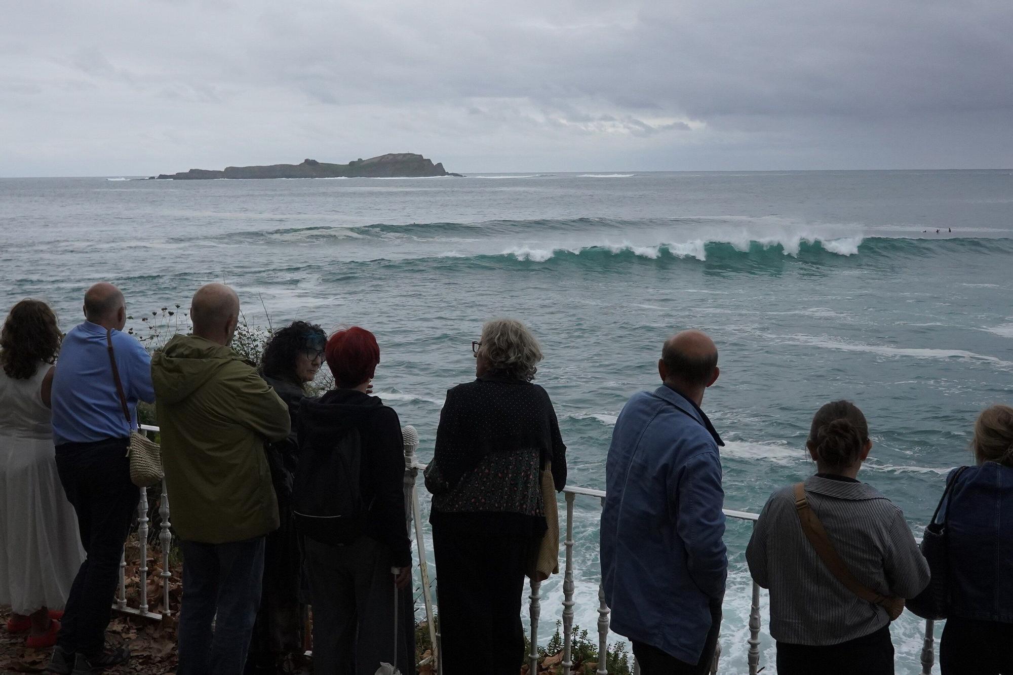 En imágenes: "La comunidad del surf está como loca, suele haber pocos días al año con olas como estas"