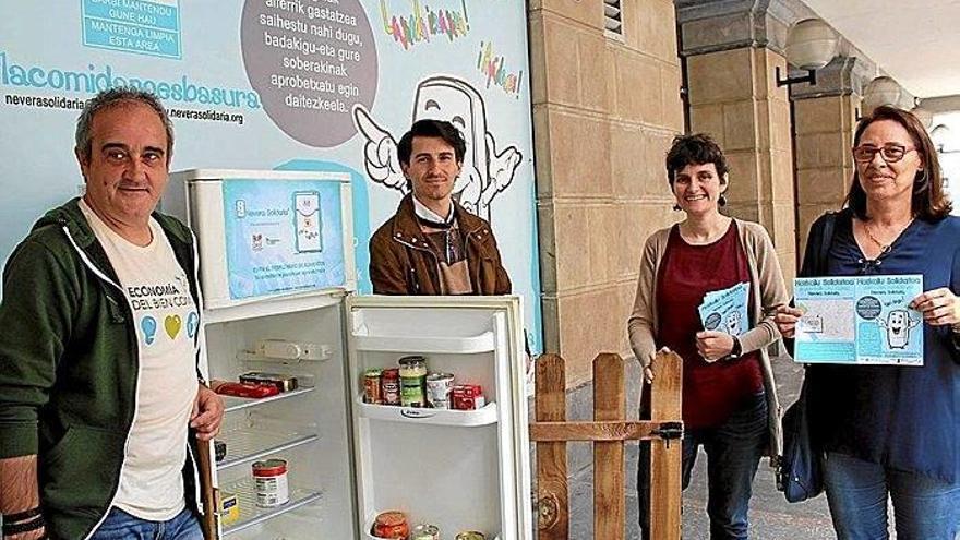 Representantes del proyecto y del Ayuntamiento, ayer en la presentación.