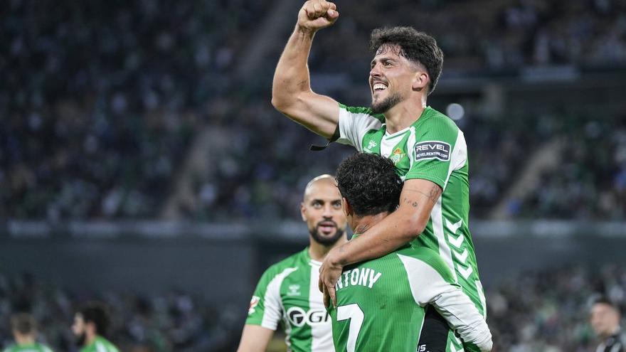El Betis certifica la 'Champions' y deja al Elche en situación delicada