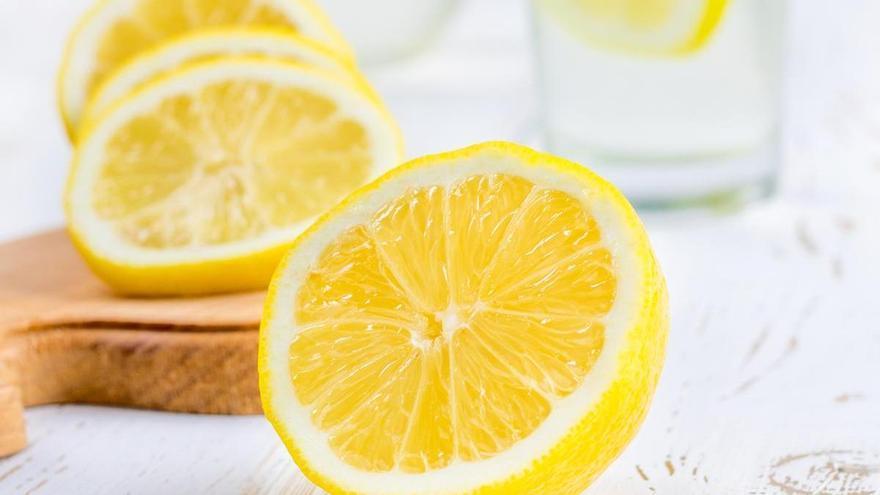 El truco del medio limón para limpiar el fregadero: rápido, fácil y con resultados asegurados
