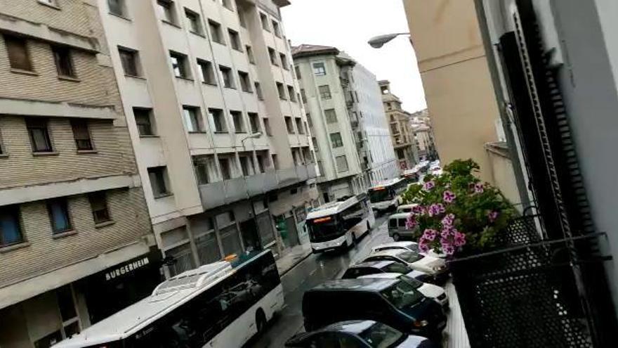 Sirenas y bocinas por los profesionales que hacen frente al coronavirus