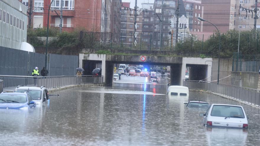 Los bomberos de Bilbao adquirirán una bomba de achique más potente frente a las trombas de agua