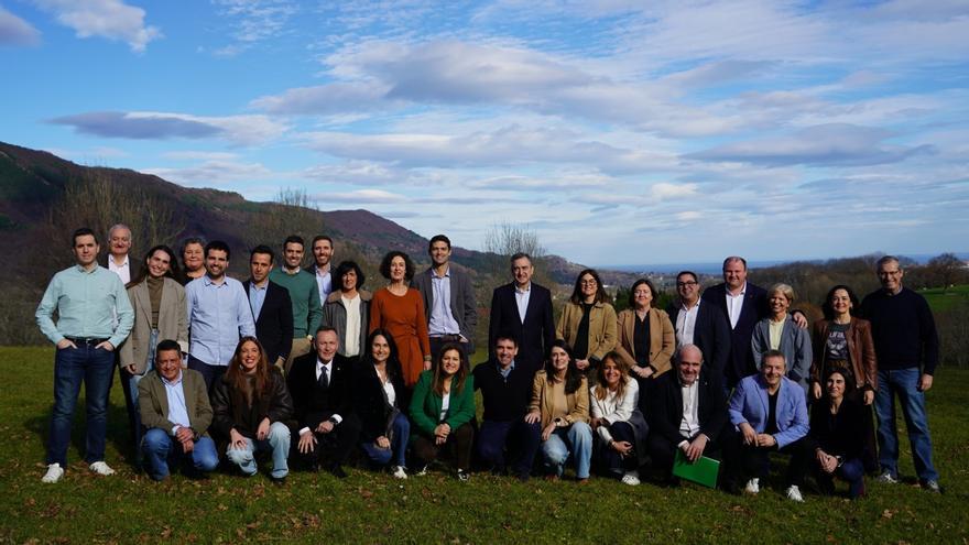 Esteban rechaza los “frentes” y contrapone las “soluciones concretas”